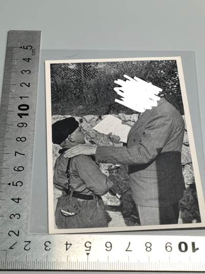 小驴勋章奖章收藏4月4日周六晚六点拍卖（珍爱和平，收藏战争，铭记历史，勿忘国耻，忠党爱国。有偿代拍，送拍规则在简介最后，参拍须阅读规则后再参拍，关系到运费包装发货时效真假辨别等关键信息，拍卖时不再发原图，看大图店主微信码在拍卖店铺介绍里） - 画家宣传卡片