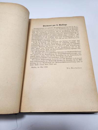 南水社第5次拍卖  二战德国原版《战争损害条例评注》第2版 1942年柏林出版 德三战时法律文献 品相如图，明显使用痕迹 表明有些开线 无掉页 