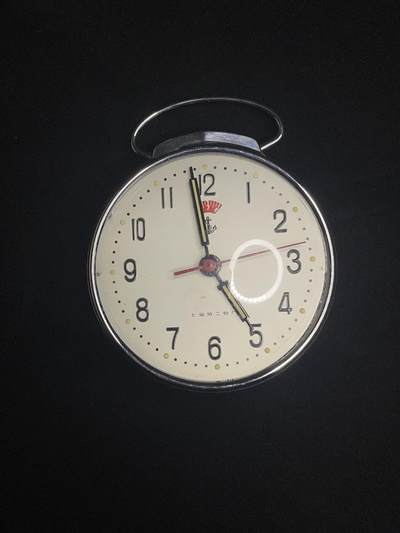 专场 - 闹钟一个能走不包准