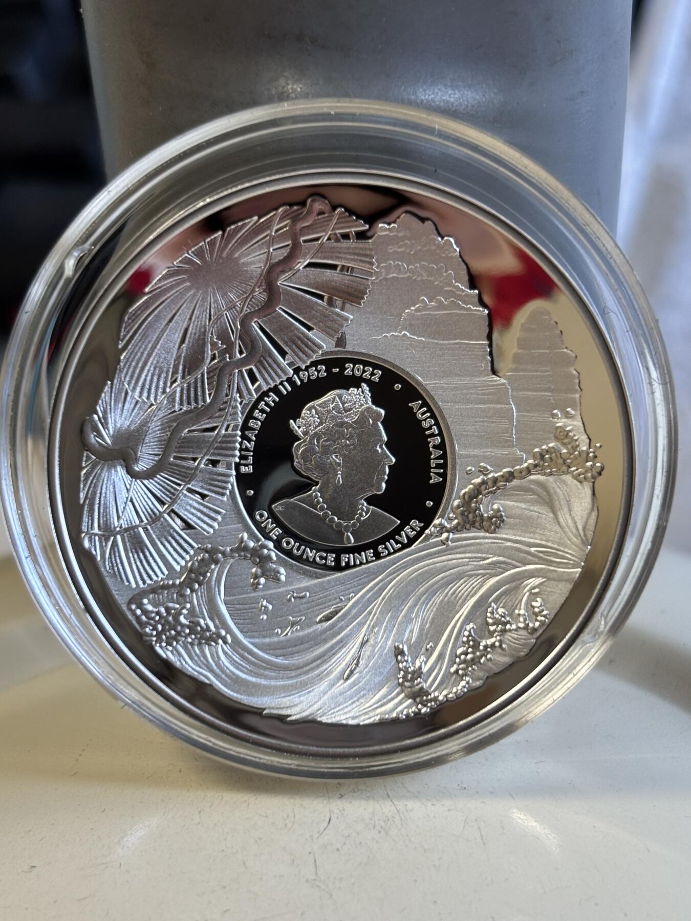 第196期拍卖 澳大利亚2023年十二使徒岩1盎司曲面彩色纪念银币，999银，发行7500枚