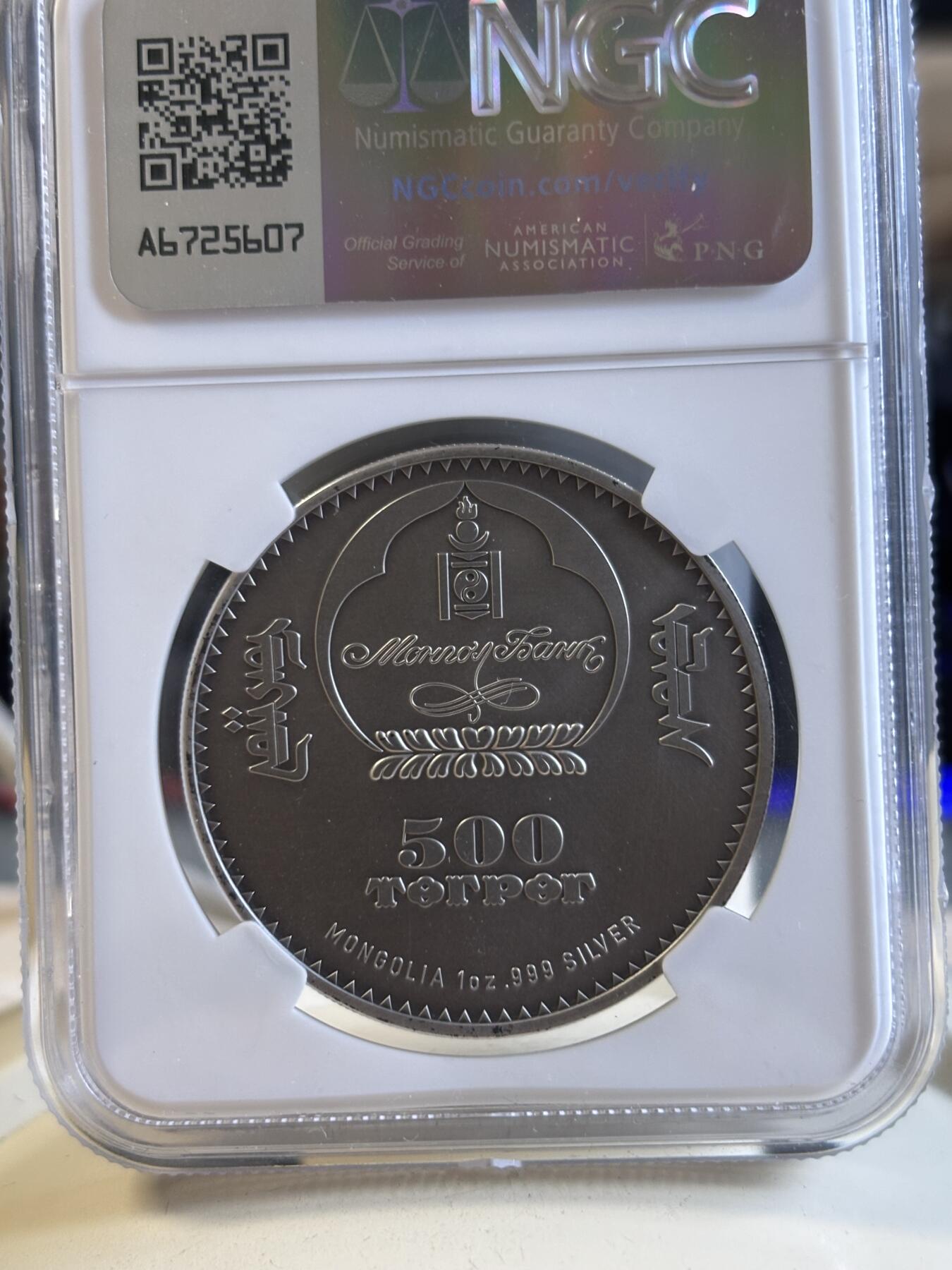 第195期拍卖 蒙古2012年草原动物系列刺猬仿古镶嵌水晶纪念银币NGC-PF68带证书，999银，发行2500枚