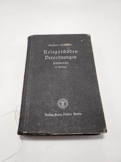 南水社第5次拍卖  二战德国原版《战争损害条例评注》第2版 1942年柏林出版 德三战时法律文献 品相如图，明显使用痕迹 表明有些开线 无掉页 
