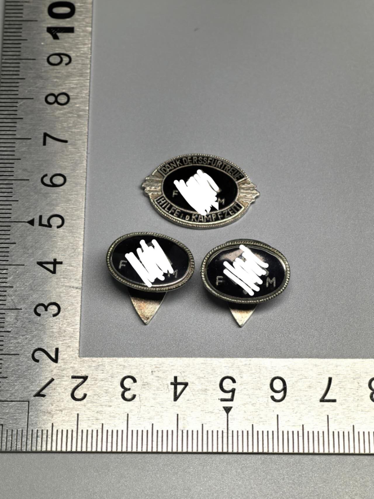 小驴勋章奖章收藏4月4日周六晚六点拍卖（珍爱和平，收藏战争，铭记历史，勿忘国耻，忠党爱国。有偿代拍，送拍规则在简介最后，参拍须阅读规则后再参拍，关系到运费包装发货时效真假辨别等关键信息，拍卖时不再发原图，看大图店主微信码在拍卖店铺介绍里）