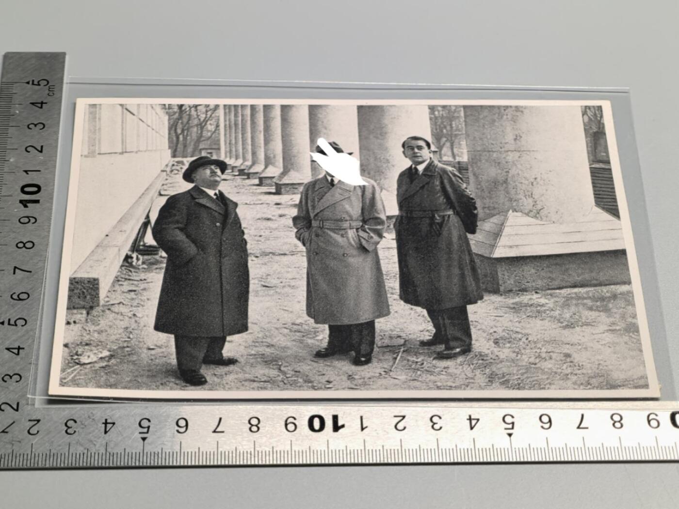 小驴勋章奖章收藏4月4日周六晚六点拍卖（珍爱和平，收藏战争，铭记历史，勿忘国耻，忠党爱国。有偿代拍，送拍规则在简介最后，参拍须阅读规则后再参拍，关系到运费包装发货时效真假辨别等关键信息，拍卖时不再发原图，看大图店主微信码在拍卖店铺介绍里） 大号画家宣传卡片