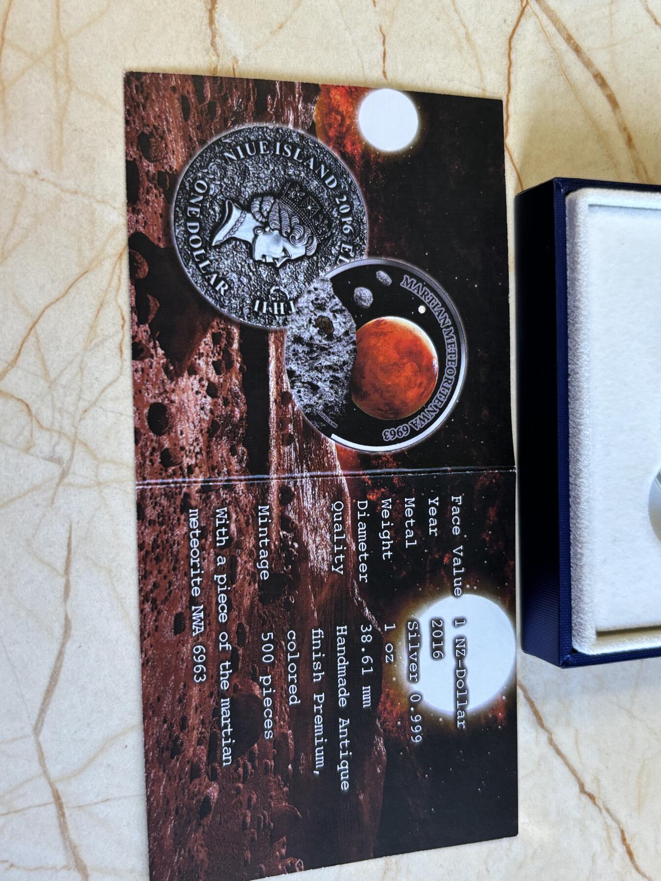 第196期拍卖 纽埃2016年镶嵌NWA6963火星陨石1盎司彩色纪念银币，999银，发行500枚