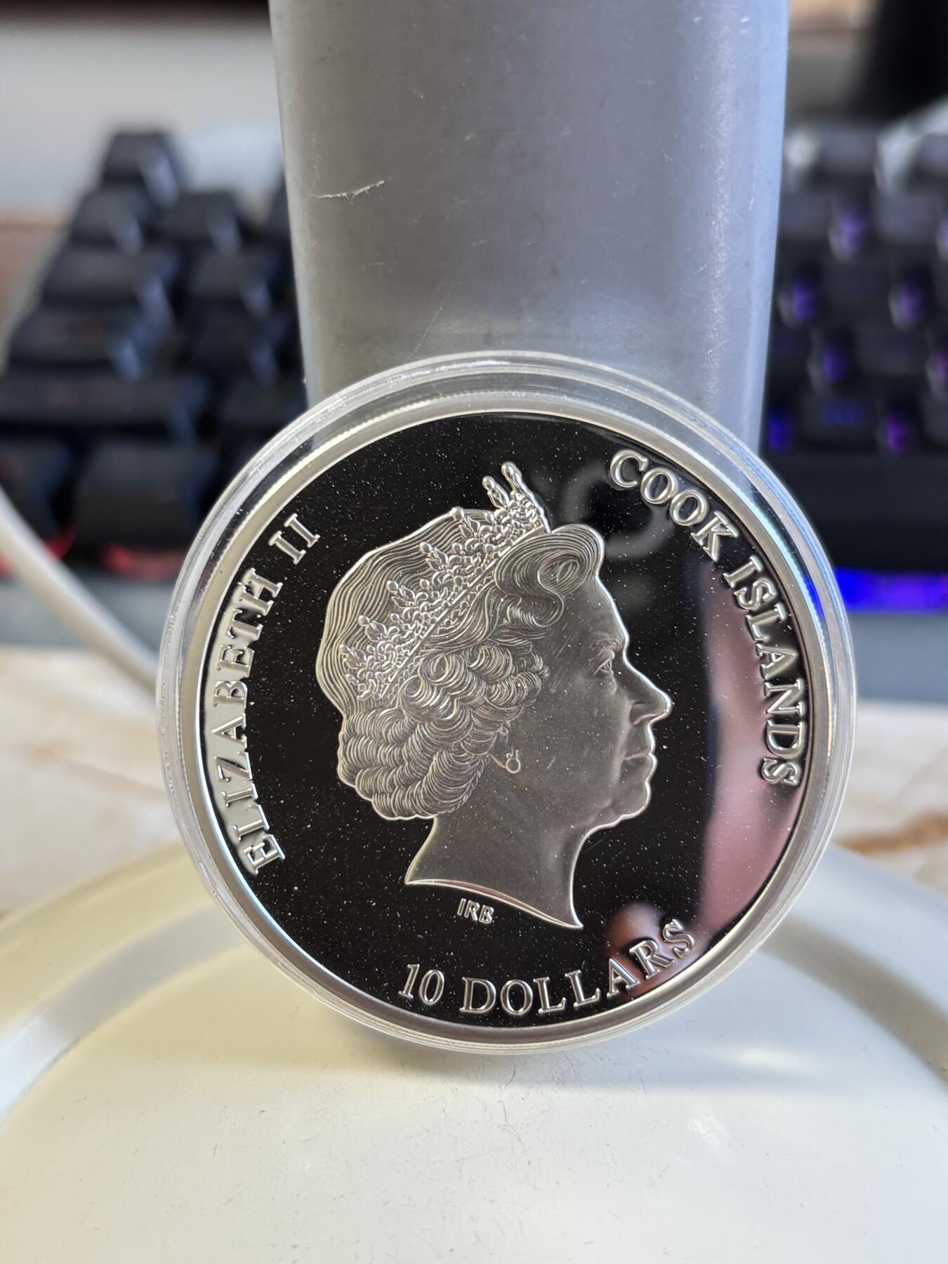 第196期拍卖 库克2013年镶嵌纳米芯片宇宙探索精制彩色银币，925银，50克，发行1000枚