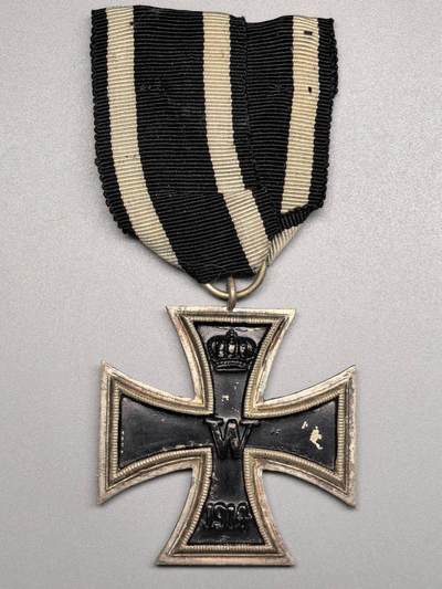 小驴勋章奖章收藏4月4日周六晚六点拍卖（珍爱和平，收藏战争，铭记历史，勿忘国耻，忠党爱国。有偿代拍，送拍规则在简介最后，参拍须阅读规则后再参拍，关系到运费包装发货时效真假辨别等关键信息，拍卖时不再发原图，看大图店主微信码在拍卖店铺介绍里） - 德国一战二级铁十字勋章，漆面重漆，此章请自辨