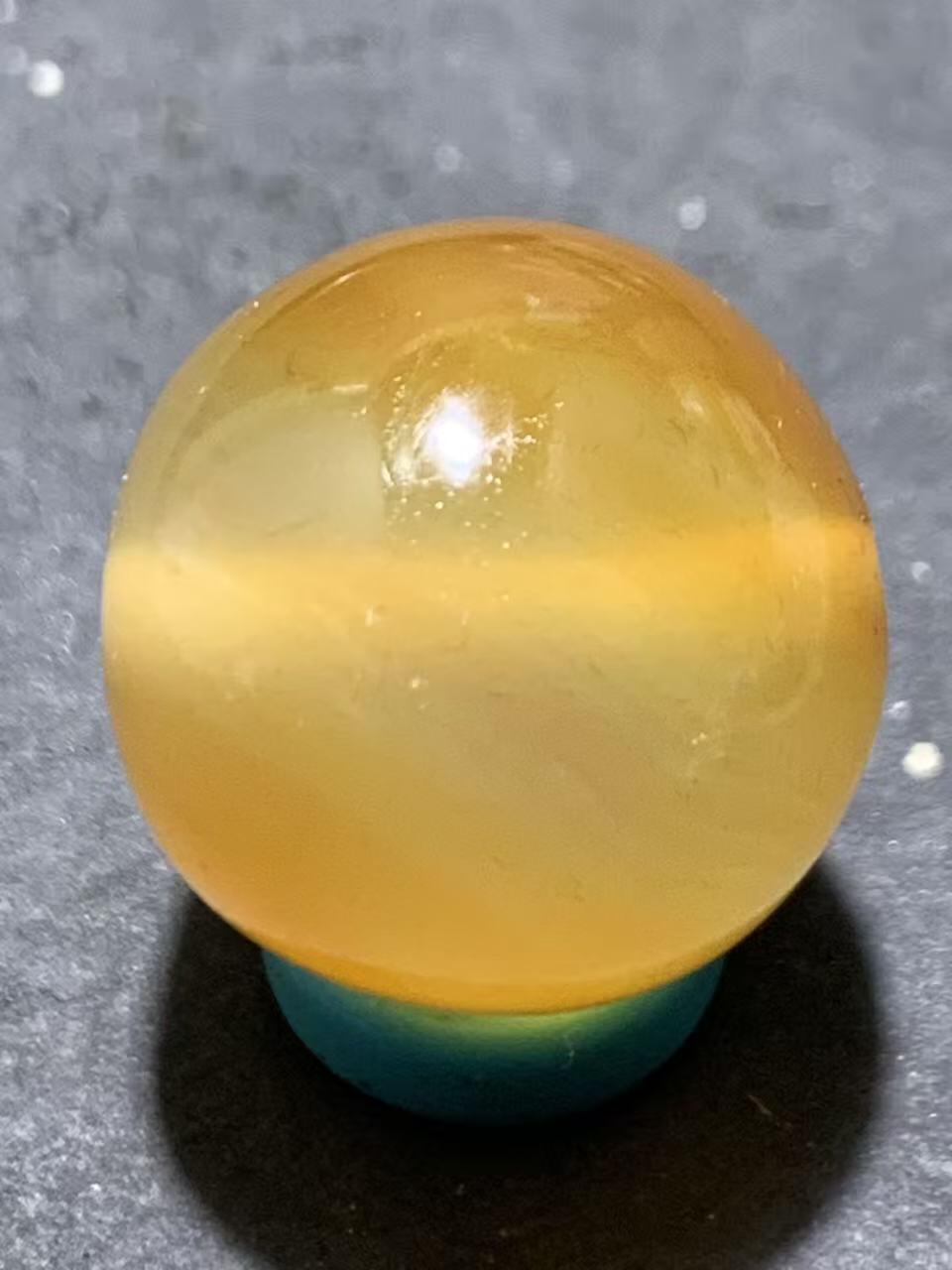 高玉化缠丝玛瑙随形圆珠一颗，