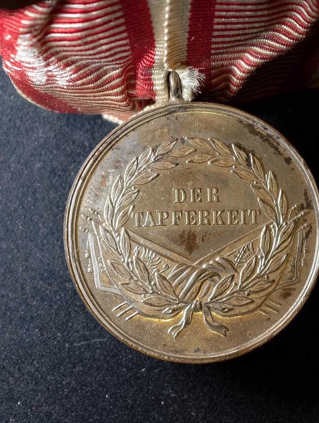 凯旋世界勋赏（第23期）（欢迎送拍）（对拍品有疑问请询问客服，不接受到手刀，出价默认拍品品相。请认真阅读拍卖规则！出价默认已认可！）（收到货请录制开箱视频，无视频概不处理问题。） 奥匈帝国 银级二级勇敢奖章 礼服挂 银质 属于 安东·鲍尔少将