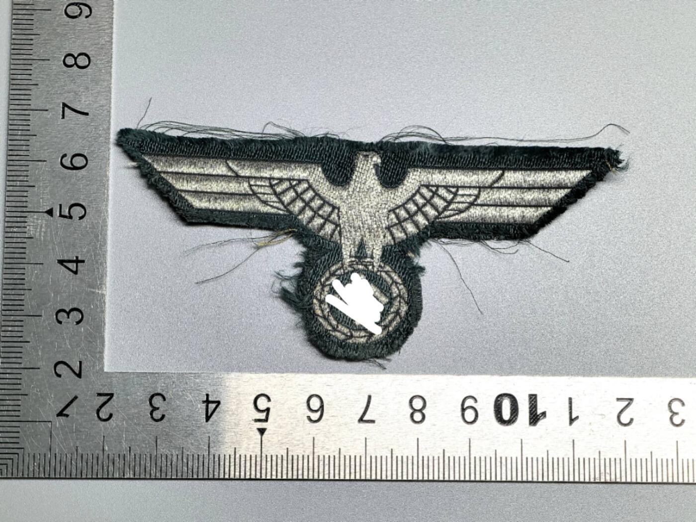 小驴勋章奖章收藏4月4日周六晚六点拍卖（珍爱和平，收藏战争，铭记历史，勿忘国耻，忠党爱国。有偿代拍，送拍规则在简介最后，参拍须阅读规则后再参拍，关系到运费包装发货时效真假辨别等关键信息，拍卖时不再发原图，看大图店主微信码在拍卖店铺介绍里） 现代工艺品 陆军布胸鹰徽 非原品