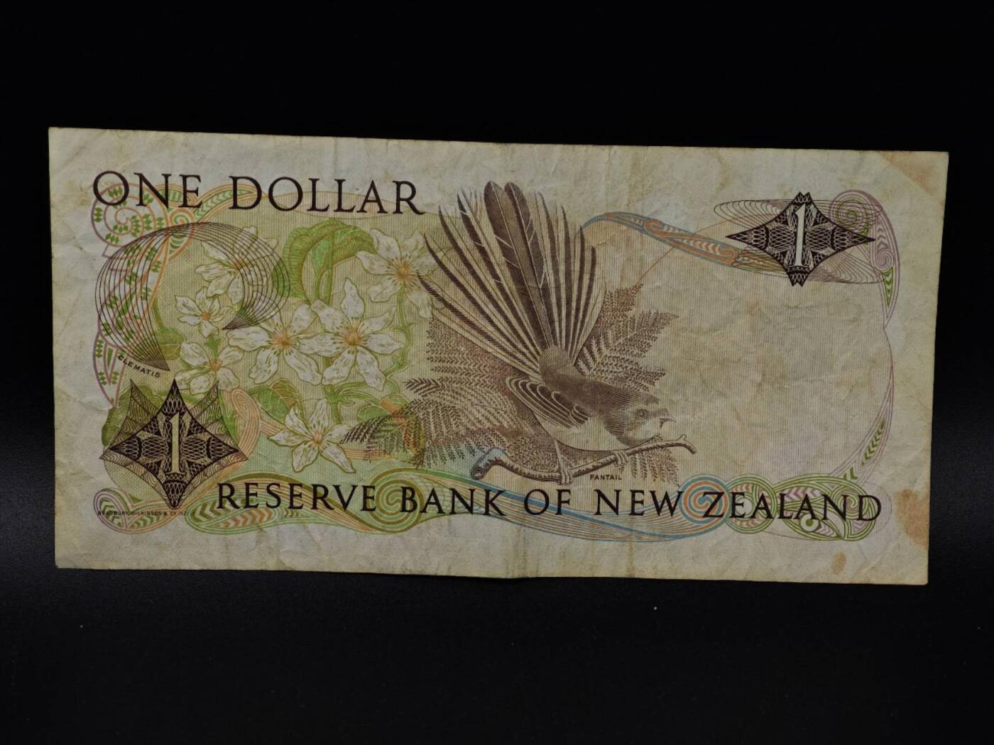  【淘币小摊】限时拍第八百八十九拍   散币套币纸币邮品场    每周一统一发货 新西兰1元纸币【有折】