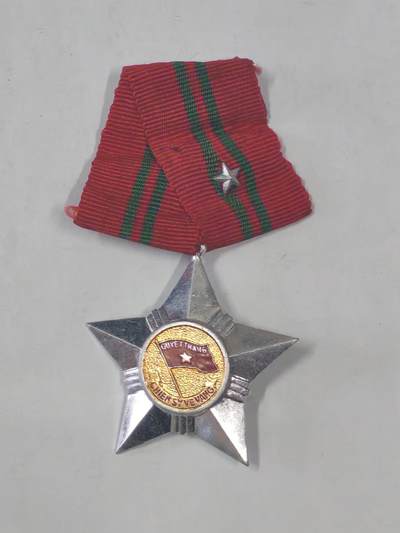 韵星假日军品类拍卖第51期  -- Rimey Holidays Militaria Auction 51 - 越南社会主义共和国光荣战士勋章