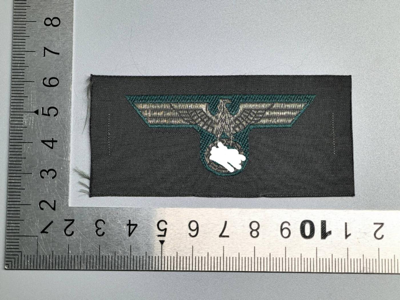 小驴勋章奖章收藏4月4日周六晚六点拍卖（珍爱和平，收藏战争，铭记历史，勿忘国耻，忠党爱国。有偿代拍，送拍规则在简介最后，参拍须阅读规则后再参拍，关系到运费包装发货时效真假辨别等关键信息，拍卖时不再发原图，看大图店主微信码在拍卖店铺介绍里） 现代工艺品 陆军布胸鹰徽 非原品