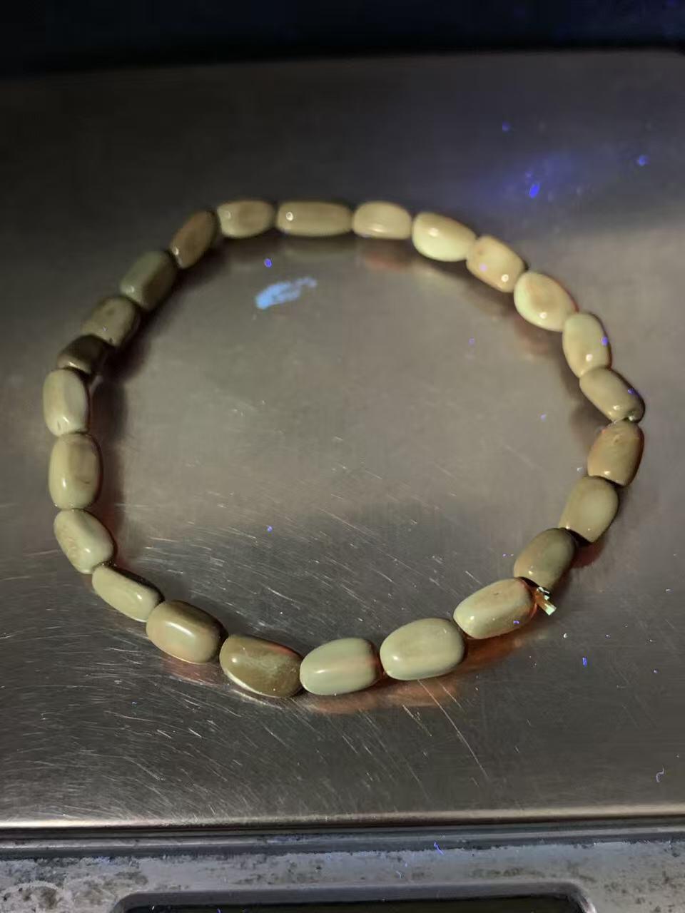 乌克兰血珀随形手串一条，