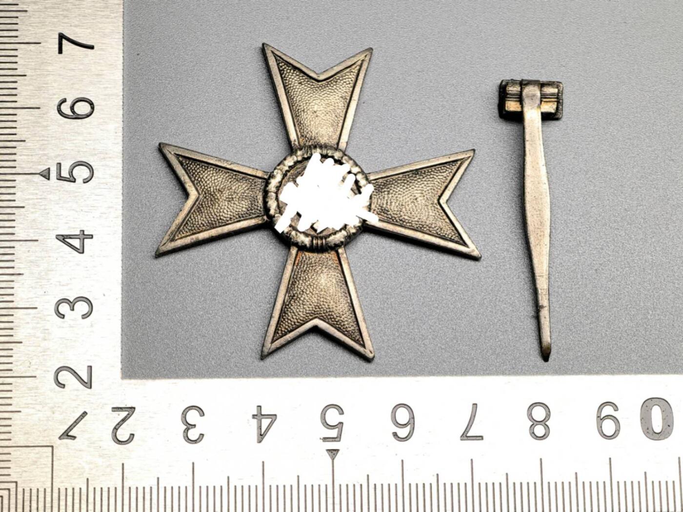 小驴勋章奖章收藏4月4日周六晚六点拍卖（珍爱和平，收藏战争，铭记历史，勿忘国耻，忠党爱国。有偿代拍，送拍规则在简介最后，参拍须阅读规则后再参拍，关系到运费包装发货时效真假辨别等关键信息，拍卖时不再发原图，看大图店主微信码在拍卖店铺介绍里） 现代工艺品 一级佩剑战功勋章 非原品