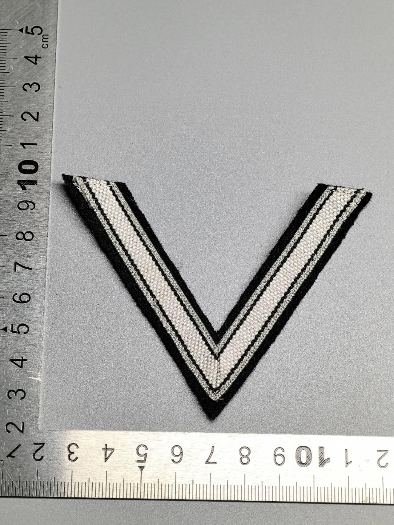 小驴勋章奖章收藏4月4日周六晚六点拍卖（珍爱和平，收藏战争，铭记历史，勿忘国耻，忠党爱国。有偿代拍，送拍规则在简介最后，参拍须阅读规则后再参拍，关系到运费包装发货时效真假辨别等关键信息，拍卖时不再发原图，看大图店主微信码在拍卖店铺介绍里） 现代工艺品 SS臂章 非原品