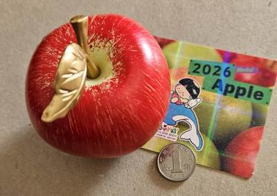 【币将精彩】世界钱币拍卖（2026-4-15） - 发行量5枚的西瓜太郎2026年幸运红苹果立体彩色立体铜章编号3！铜约280克，带证书包装，外包装边角状态如图。