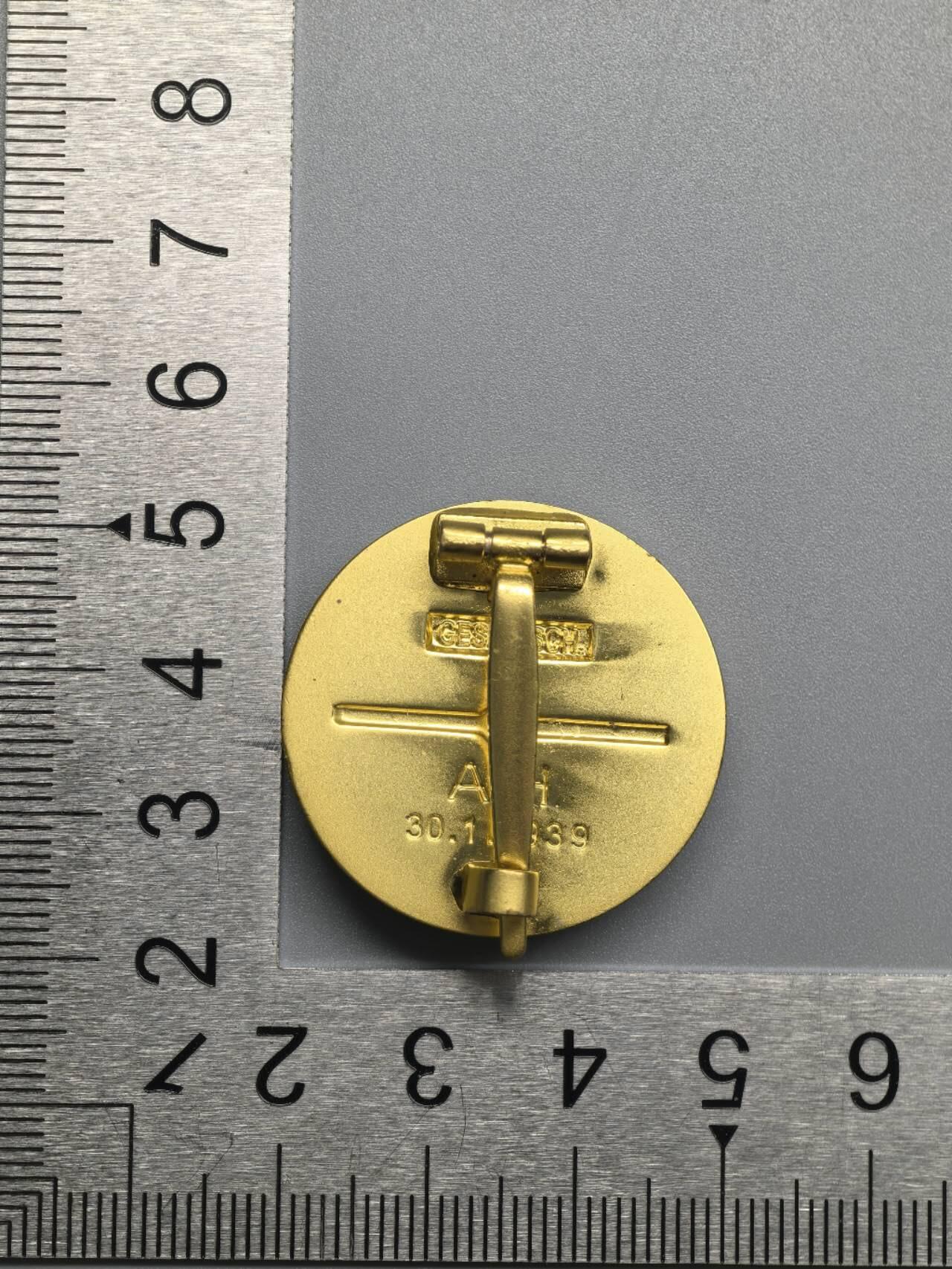 小驴勋章奖章收藏4月4日周六晚六点拍卖（珍爱和平，收藏战争，铭记历史，勿忘国耻，忠党爱国。有偿代拍，送拍规则在简介最后，参拍须阅读规则后再参拍，关系到运费包装发货时效真假辨别等关键信息，拍卖时不再发原图，看大图店主微信码在拍卖店铺介绍里） 现代工艺品 AH金党辉 非原品