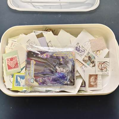 【全场包邮】纯粹捡漏拍517场 - 【邮票】世界各国各年份邮票剪片及卡牌一盒