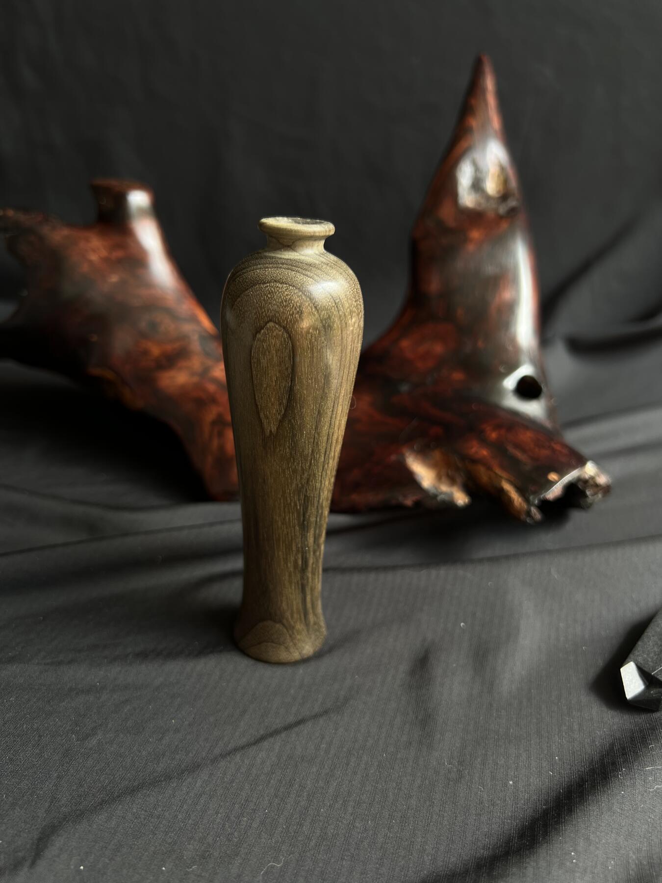 零元拍：金丝楠 精工 净瓶 雕件手把件绿阴沉，满手留香金丝流溢。107/31.5/25MM