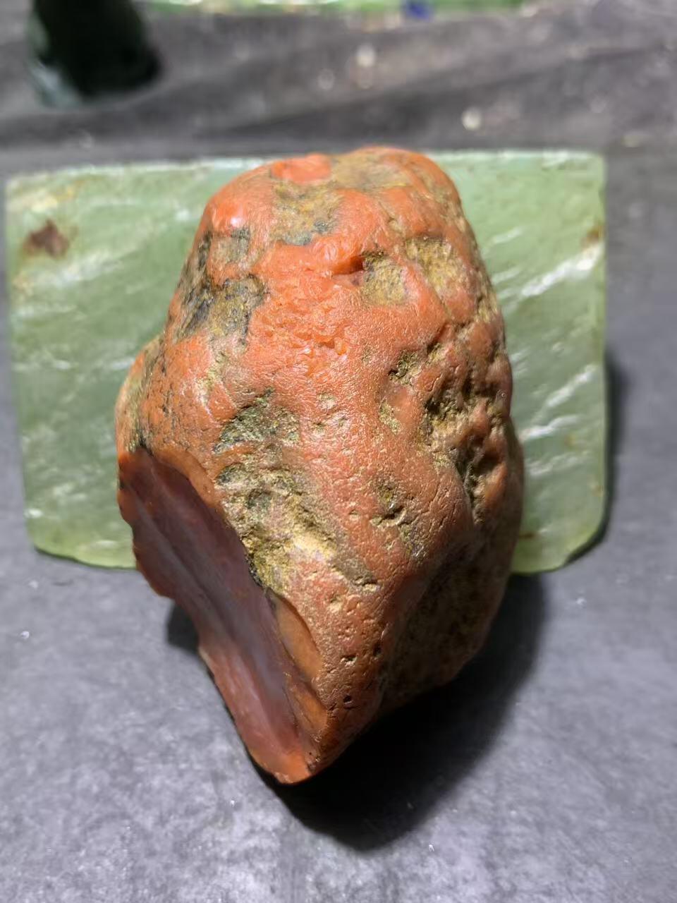 精美柿子红皮开窗料飘朱砂点南红玛瑙原石一颗