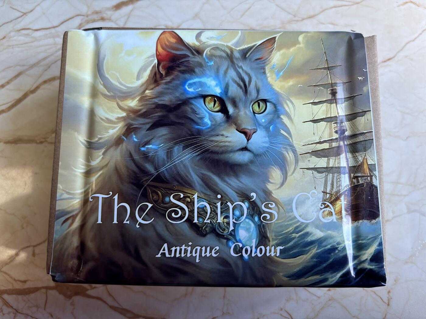 第195期拍卖 加蓬2025年海上舰猫2盎司仿古彩色夜光高浮雕银币，999银，编号108，总发行量999枚，原盒证书，发售价1788元