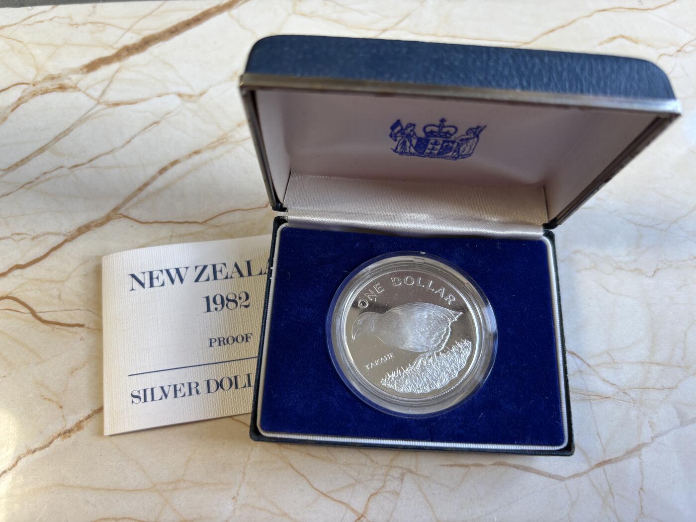 第195期拍卖 新西兰1982年南秧鸡，珍稀动物系列精制大银币带盒证书，27.216克，925银