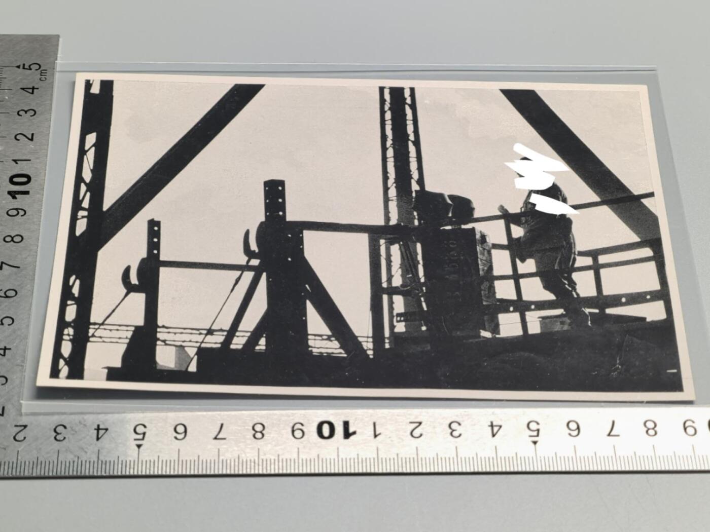 小驴勋章奖章收藏4月4日周六晚六点拍卖（珍爱和平，收藏战争，铭记历史，勿忘国耻，忠党爱国。有偿代拍，送拍规则在简介最后，参拍须阅读规则后再参拍，关系到运费包装发货时效真假辨别等关键信息，拍卖时不再发原图，看大图店主微信码在拍卖店铺介绍里） 大号画家宣传卡片