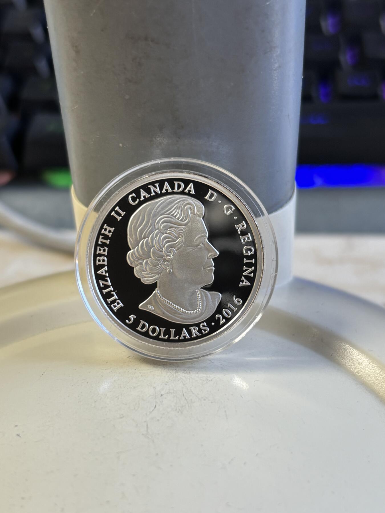 第196期拍卖 加拿大2016年诞生幸运石系列五月幸运石绿宝石纪念银币，9999银，1/4盎司，发行3000枚