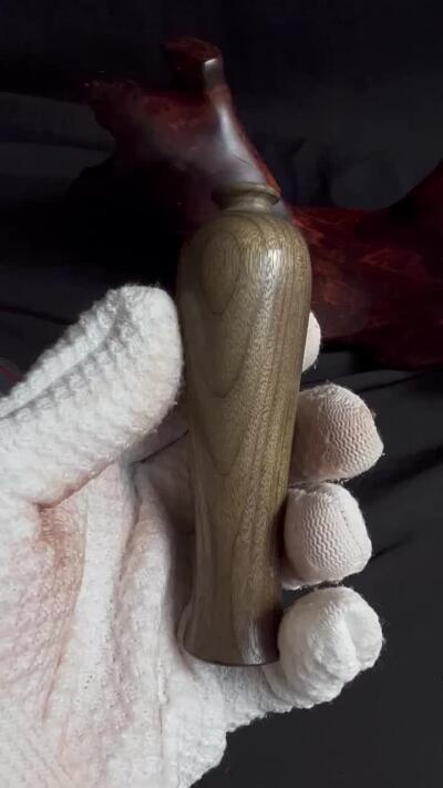 零元拍：金丝楠 精工 净瓶 雕件手把件绿阴沉，满手留香金丝流溢。107/31.5/25MM