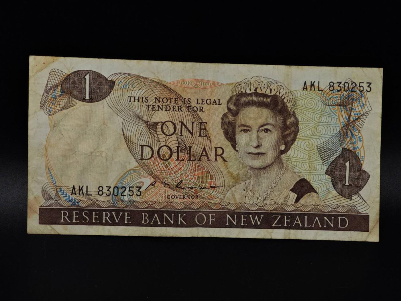  【淘币小摊】限时拍第八百八十九拍   散币套币纸币邮品场    每周一统一发货 新西兰1元纸币【有折】