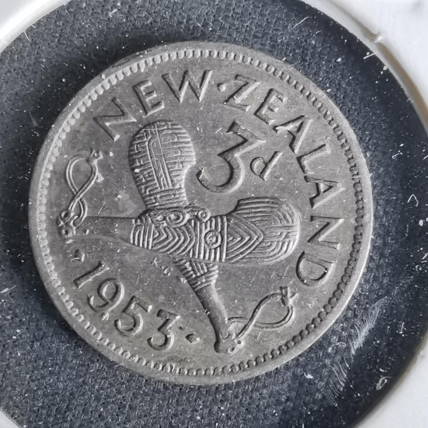 沼泽如烟--第1043场 新西兰1953年3便士伊二首年