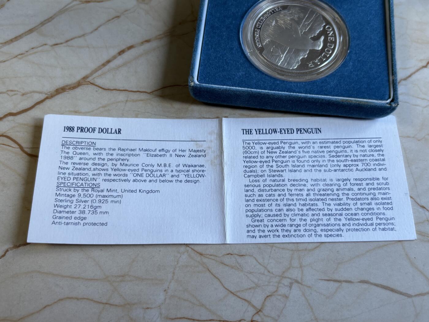 第195期拍卖 新西兰1988年黄眼企鹅，珍稀动物系列精制大银币带盒证书，27.22克，925银
