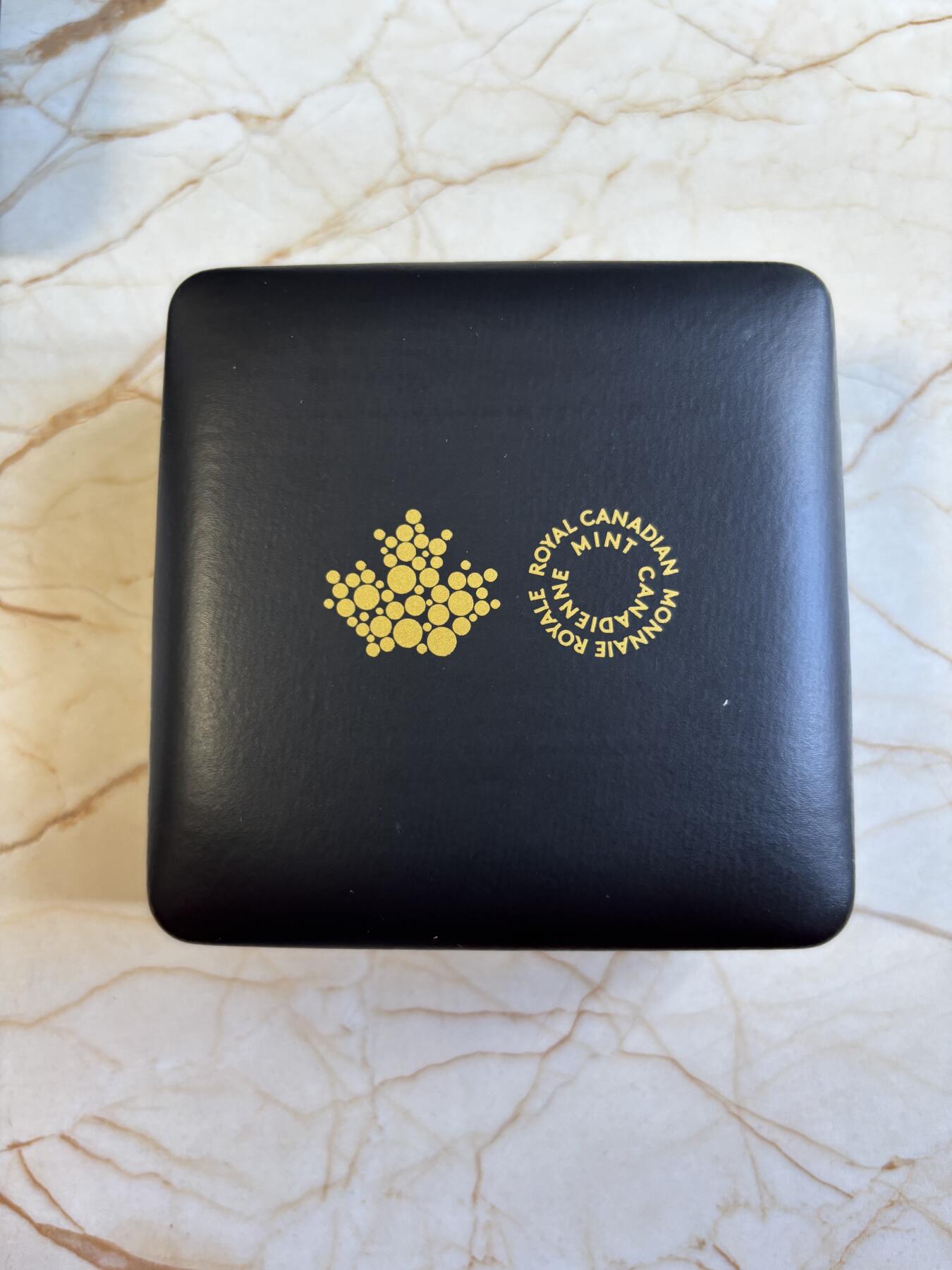 第196期拍卖 加拿大2023年爱德华皇冠镶嵌水晶1盎司精制纪念银币，9999银，发行6000枚