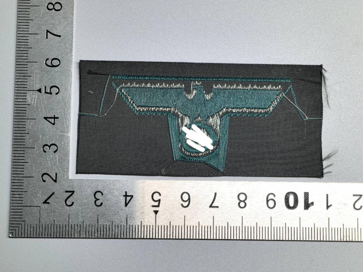 小驴勋章奖章收藏4月4日周六晚六点拍卖（珍爱和平，收藏战争，铭记历史，勿忘国耻，忠党爱国。有偿代拍，送拍规则在简介最后，参拍须阅读规则后再参拍，关系到运费包装发货时效真假辨别等关键信息，拍卖时不再发原图，看大图店主微信码在拍卖店铺介绍里） 现代工艺品 陆军布胸鹰徽 非原品