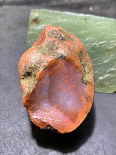 精美柿子红皮开窗料飘朱砂点南红玛瑙原石一颗 - 精美柿子红皮开窗料飘朱砂点南红玛瑙原石一颗