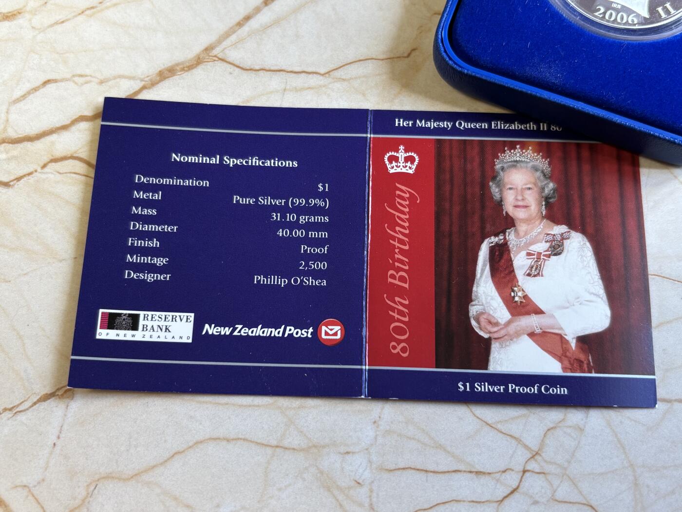 第195期拍卖 新西兰2006年伊丽莎白女王80周岁生日纪念精制银币，国际热门主题，31.1克，999银，编号0268，发行量2500枚，原盒证书