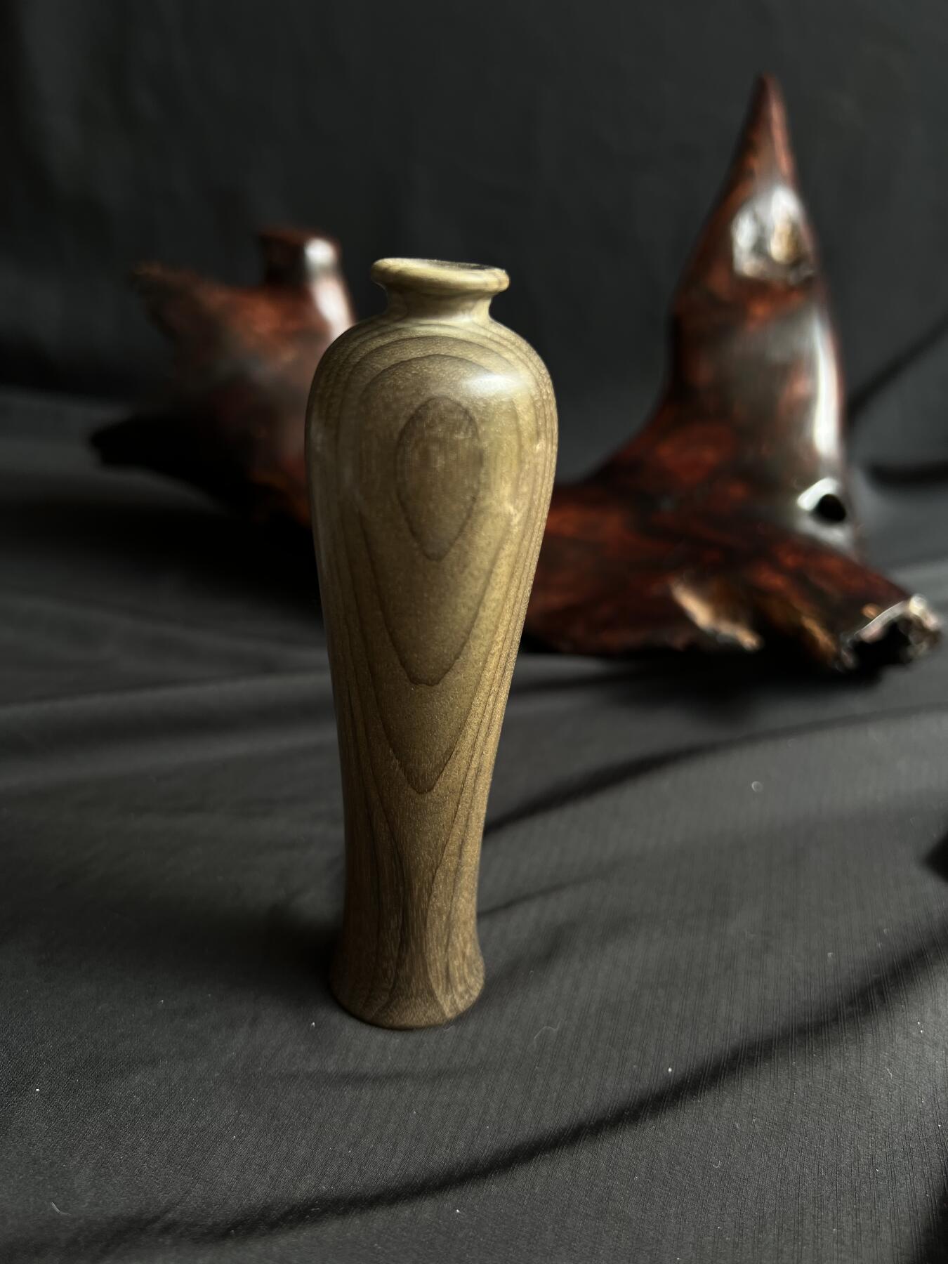 零元拍：金丝楠 精工 净瓶 雕件手把件绿阴沉，满手留香金丝流溢。107/31.5/25MM