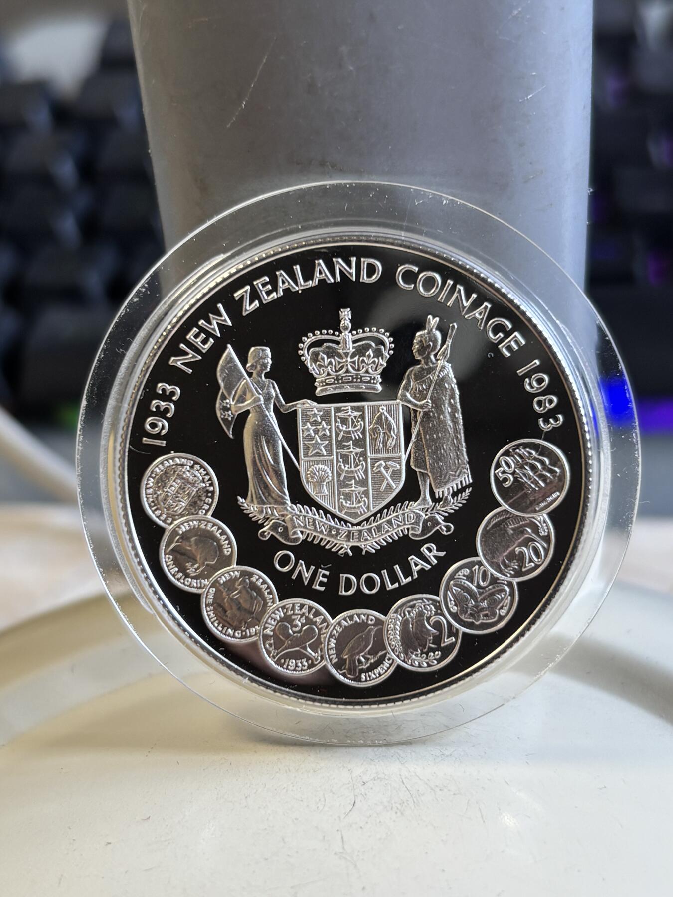 第195期拍卖 新西兰1983年铸币50周年，特别纪念精致大银币带盒证书，27.216克，925银