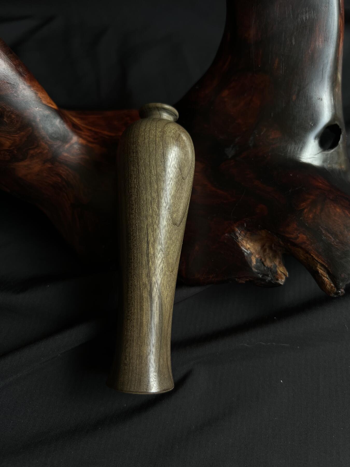 零元拍：金丝楠 精工 净瓶 雕件手把件绿阴沉，满手留香金丝流溢。107/31.5/25MM