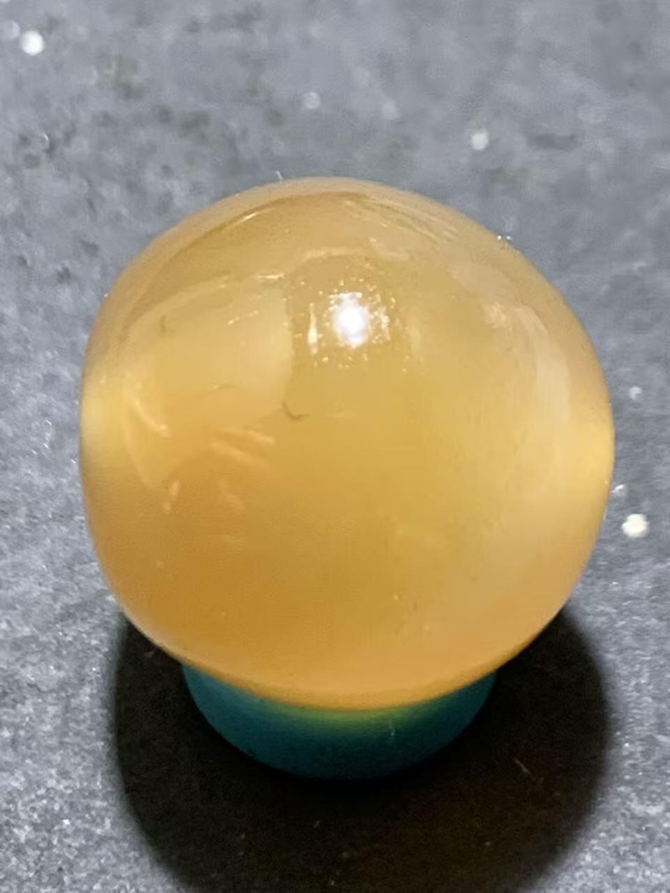 高玉化缠丝玛瑙随形圆珠一颗，