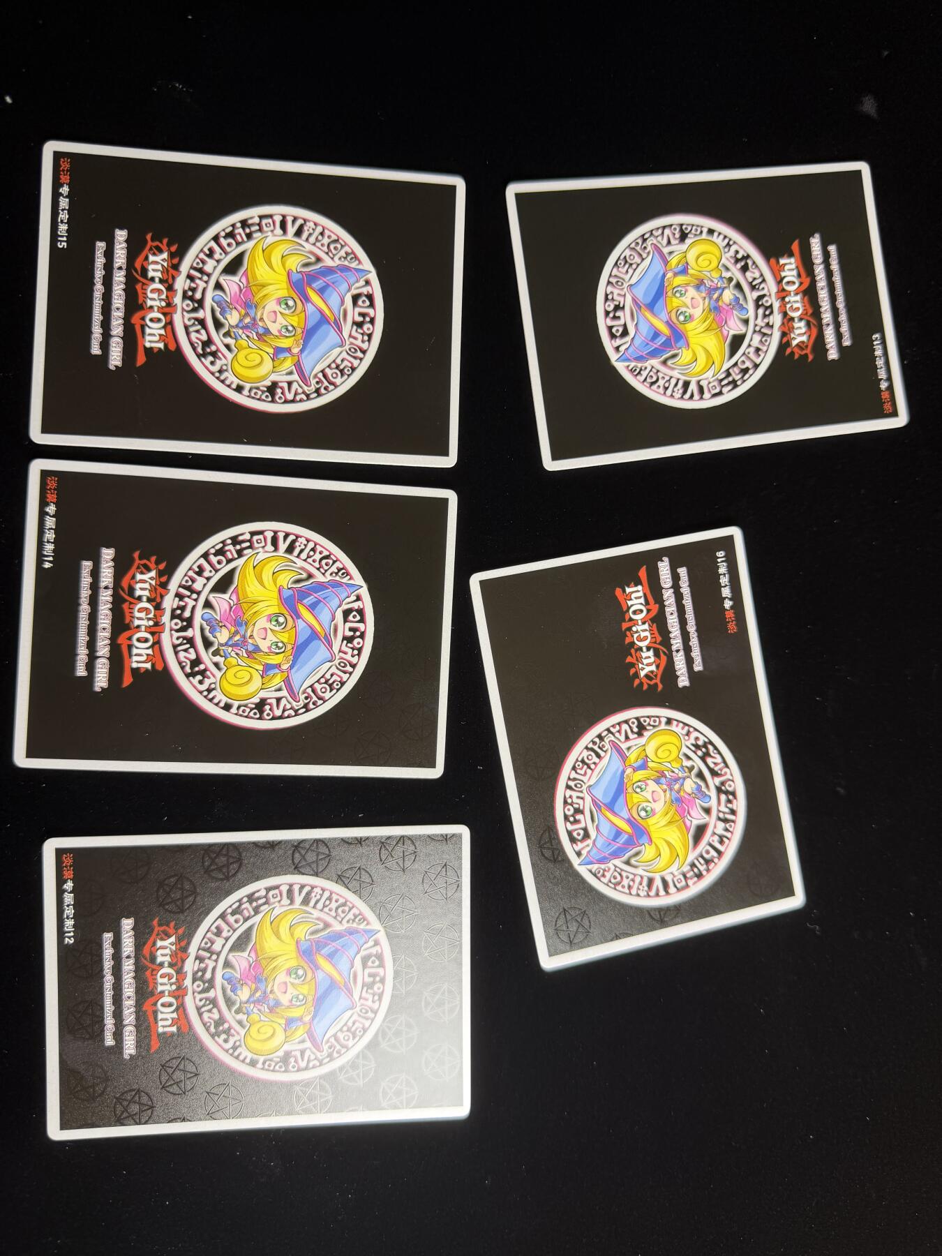 奇点卡牌限时专场 无佣金  所有卡牌独家赞助 部分卡牌支持多宫 流拍商品会循环上架 禁止小号扛价 拒绝套路 部分卡牌设有底价 大家放心拍！祝各位卡牌大佬名流身体健康！ 奇点卡牌 黑魔女粗闪X5