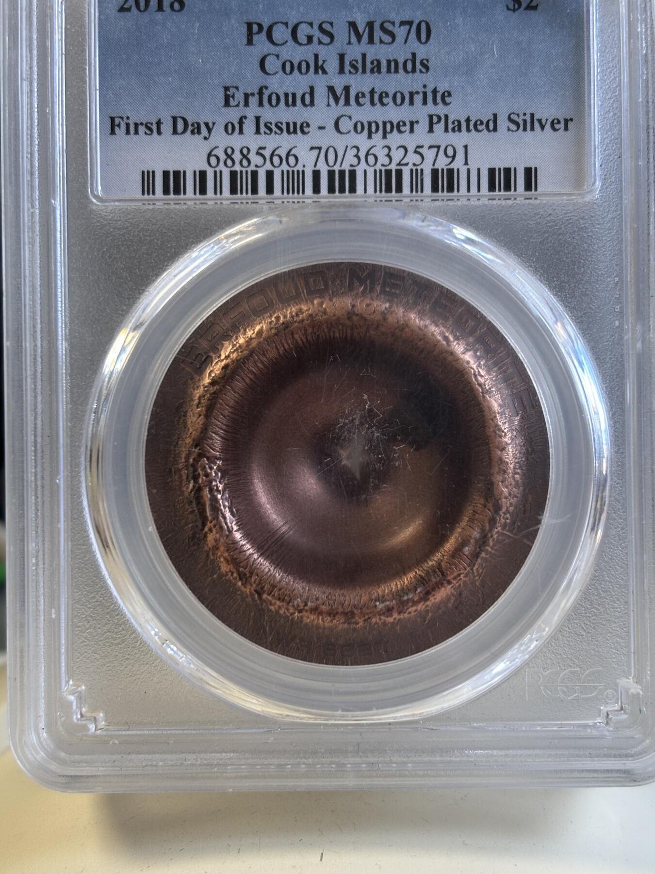 第196期拍卖 库克2018年镶摩洛哥沙漠陨石镀铜银币PCGS-MS70首无原盒证书，999银，1/2盎司，直径38.61毫米，发行2500枚，