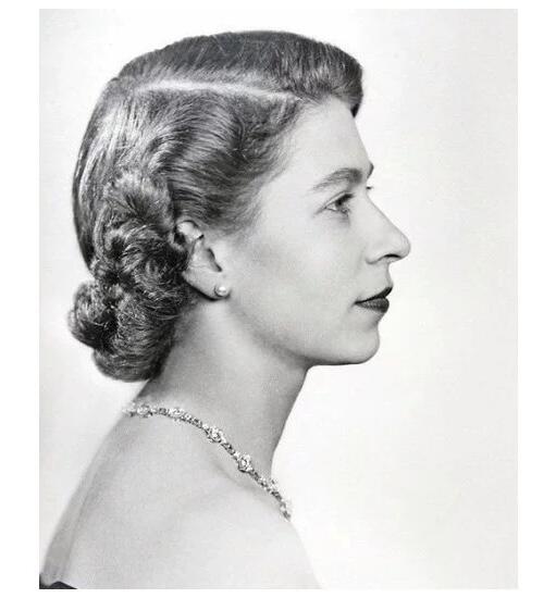 纯手工 英国1967年 伊丽莎白镀金高浮雕精制币章吊坠 40MM