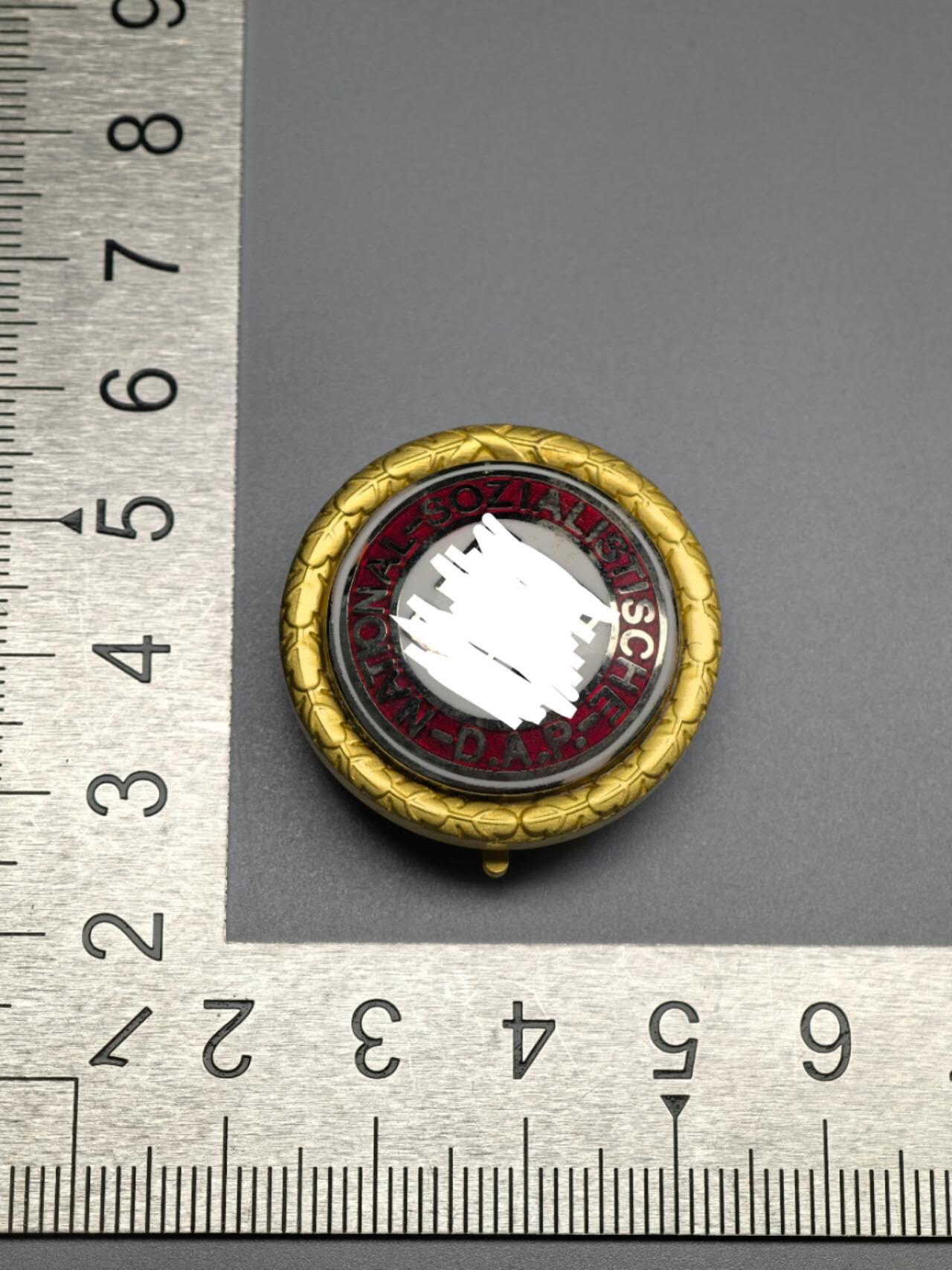 小驴勋章奖章收藏4月4日周六晚六点拍卖（珍爱和平，收藏战争，铭记历史，勿忘国耻，忠党爱国。有偿代拍，送拍规则在简介最后，参拍须阅读规则后再参拍，关系到运费包装发货时效真假辨别等关键信息，拍卖时不再发原图，看大图店主微信码在拍卖店铺介绍里） 现代工艺品 AH金党辉 非原品