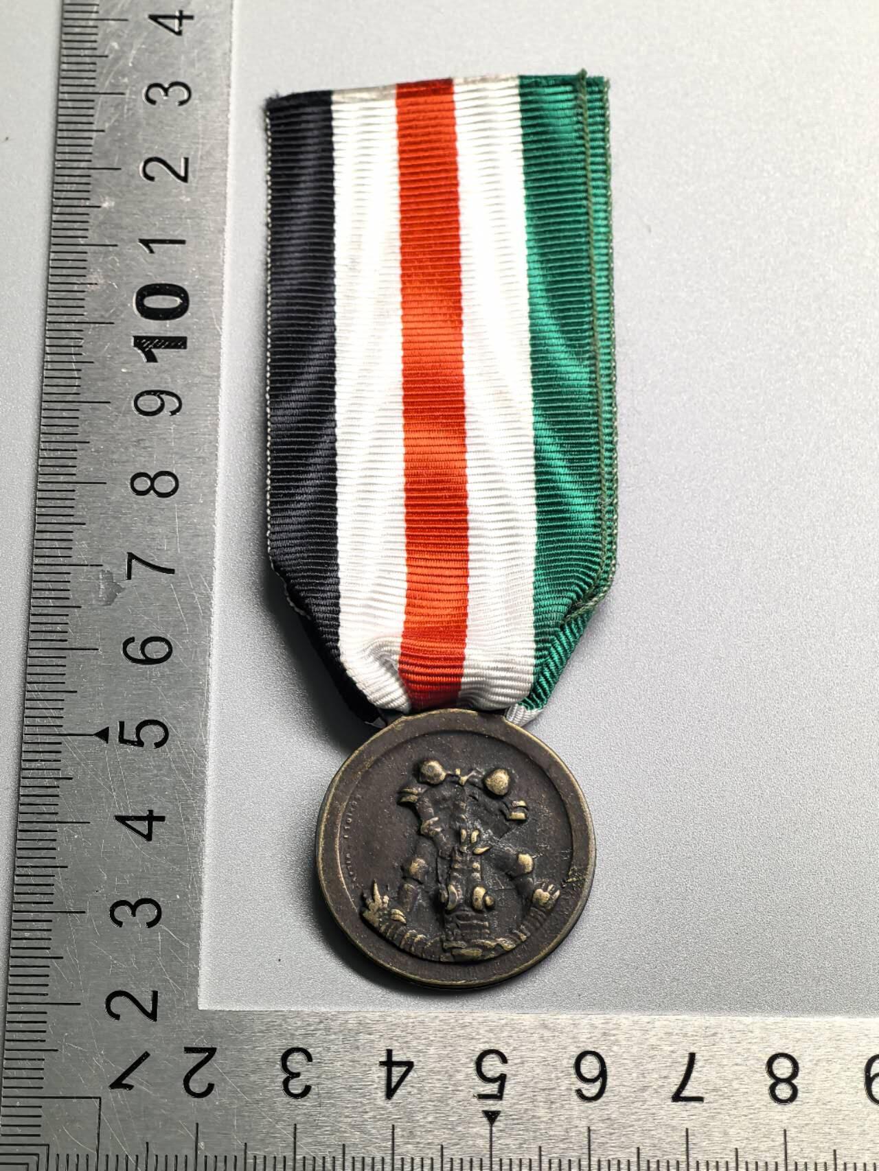 小驴勋章奖章收藏4月4日周六晚六点拍卖（珍爱和平，收藏战争，铭记历史，勿忘国耻，忠党爱国。有偿代拍，送拍规则在简介最后，参拍须阅读规则后再参拍，关系到运费包装发货时效真假辨别等关键信息，拍卖时不再发原图，看大图店主微信码在拍卖店铺介绍里） 现代工艺品 意德北非作战 非原品