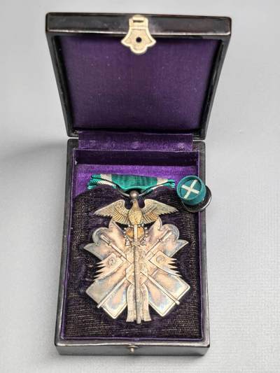 小驴勋章奖章收藏4月4日周六晚六点拍卖（珍爱和平，收藏战争，铭记历史，勿忘国耻，忠党爱国。有偿代拍，送拍规则在简介最后，参拍须阅读规则后再参拍，关系到运费包装发货时效真假辨别等关键信息，拍卖时不再发原图，看大图店主微信码在拍卖店铺介绍里） - 功七级金鸱章带盒带略