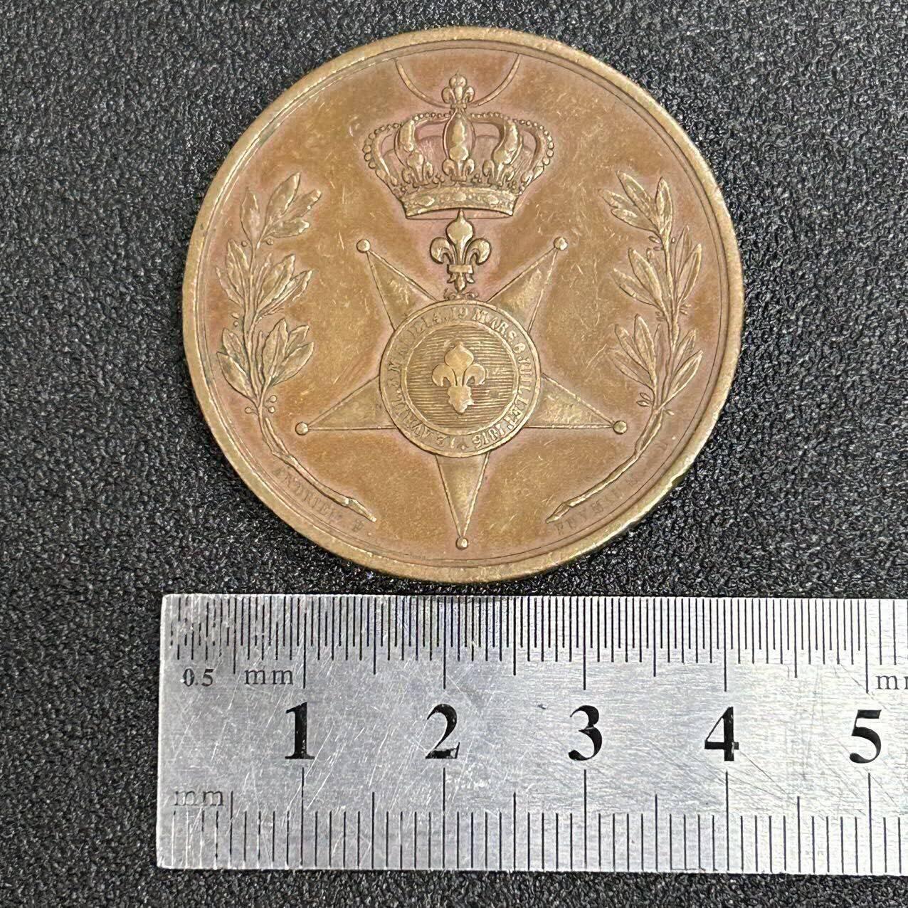 西秦中古拍卖第八十二期  1815年法国路易十八世国王与百合花勋章题材铜章，波旁王朝复辟时期历史物件，尺寸重量如图所示