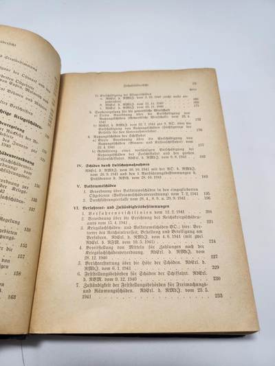 南水社第5次拍卖  二战德国原版《战争损害条例评注》第2版 1942年柏林出版 德三战时法律文献 品相如图，明显使用痕迹 表明有些开线 无掉页 