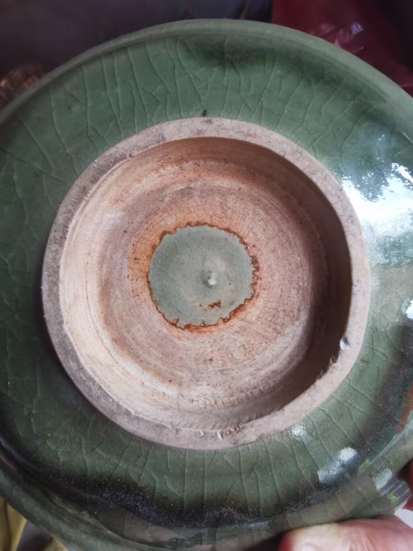 龙泉窖青釉刻花牡丹纹盘